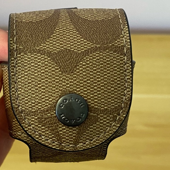 Coach Accessories - Coach EarPod/headphone case